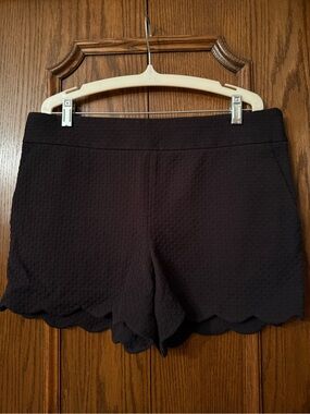LOFT Black Scallop Hem Riviera Shorts women’s size 8